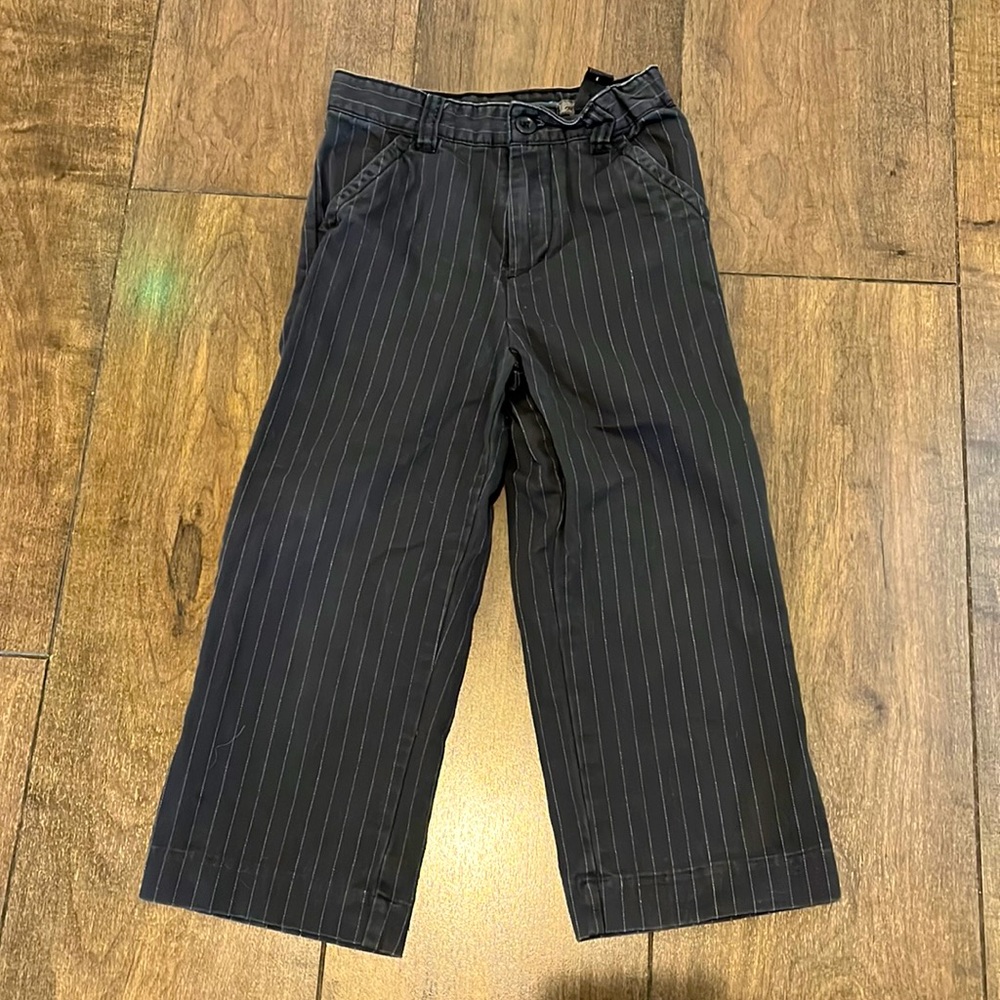Children’s Place gray pinstripe dress pant, size 4T.